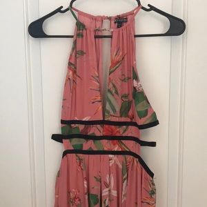 Express Cut-Out Maxi